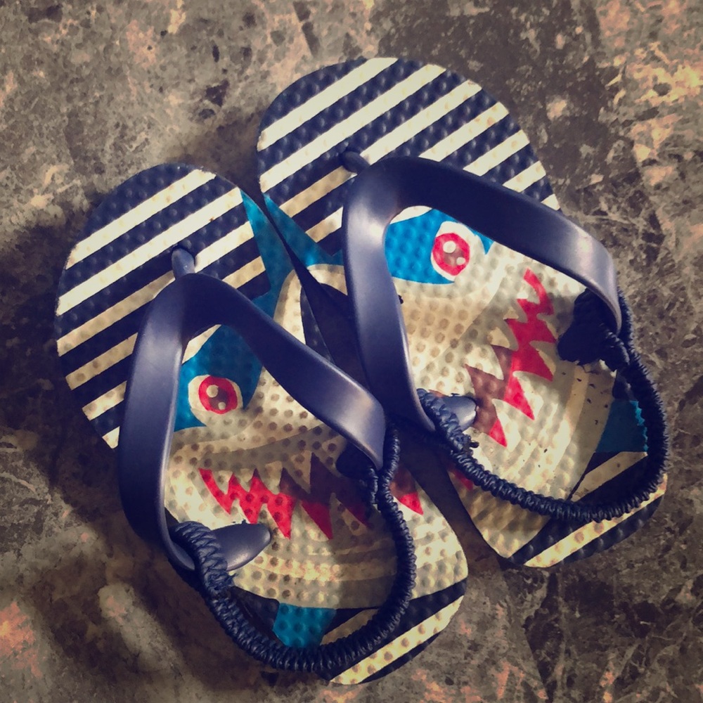 Baby shark flip flops sz 5/6